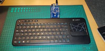 2112301511_UsbHostLogitechK400.jpg